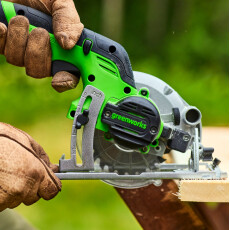 Циркулярная мини-пила аккумуляторная Greenworks G24MCS 24В (АКБ 2Ач + ЗУ)