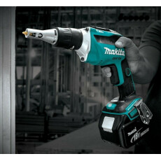 Аккумуляторная шуруповерт MAKITA DFS 452 TJX2 в чем.