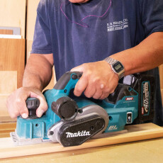 Аккумуляторный рубанок MAKITA XGT KP001GZ в коробке