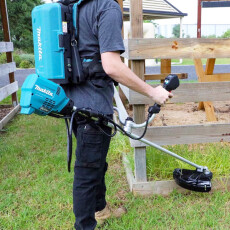 Триммер аккумуляторный MAKITA DUR UR101CZ