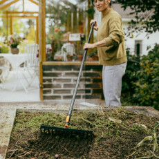 Грабли для грунта Fiskars OneClick 36 см