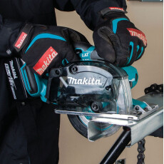 Аккумуляторная циркулярная пила по металлу MAKITA DCS 552 Z в кор.