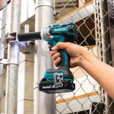Гайковерт ударный MAKITA DTW 285 Z в кор. + АКЦИЯ (АКБ BL1830 и ЗУ DC18RC)