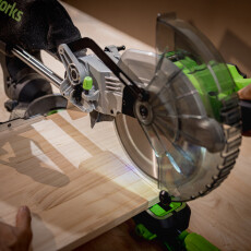 Аккумуляторная торцовочная пила Greenworks GD24MS216K4 24V (АКБ 4Ач + ЗУ)