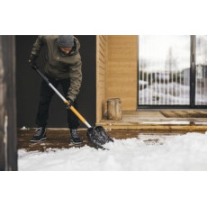 Лопата-скрепер для снега телескопическая X-series FISKARS (1430x530)