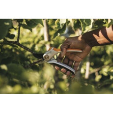 Секатор плоскостной металлический FISKARS Plus P531