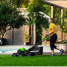 Аккумуляторная газонокосилка Greenworks GD40LM46SP 40В