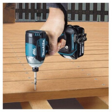 Аккумуляторный шуруповерт MAKITA DTD 170 RFE в чем.