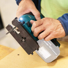 Аккумуляторный лобзик MAKITA CXT DJV184Z в коробке