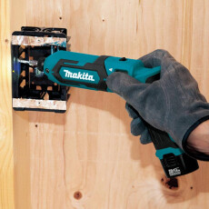Аккумуляторный шуруповерт MAKITA TD 022 DSE в сумке+ аксессуары