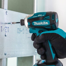 Аккумуляторный ударный шуруповерт MAKITA LXT DTD 172 Z в коробке