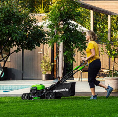 Аккумуляторная газонокосилка Greenworks GD40LM46SPK4 40В (в комплекте АКБ + ЗУ)