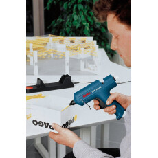 Пистолет клеевой BOSCH GKP 200 CE в чем.