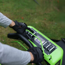 Аккумуляторная самоходная газонокосилка Greenworks GC82LM30S (без АКБ и ЗУ)