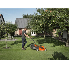 Аккумуляторная газонокосилка Husqvarna LC 247iX
