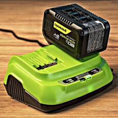 Ультрабыстрое двойное зарядное устройство Greenworks 24V G24X2C8 8A