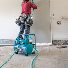 Аккумуляторный компрессор MAKITA XGT AC001GZ