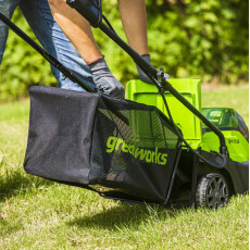 Аккумуляторная газонокосилка Greenworks GD24LM33K2 24В (в комплекте АКБ + ЗУ)