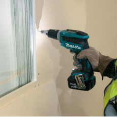 Аккумуляторная шуруповерт MAKITA DFS 452 Z в кор.