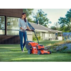 Аккумуляторная газонокосилка Husqvarna LC 353iVX KIT (QC500, BLi300)