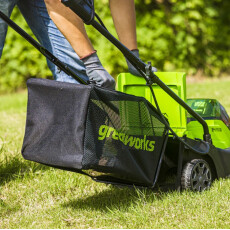 Аккумуляторная газонокосилка Greenworks GD24LM33K4 24В (в комплекте АКБ + ЗУ)