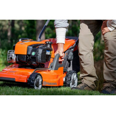 Аккумуляторная газонокосилка Husqvarna LC 353iVX KIT (QC500, BLi300)