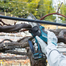 Аккумуляторная пила цепная MAKITA CXT UC100DWA (АКБ 2Ач + ЗУ)