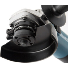 Одноручная углошлифмашина MAKITA 9557 HNRK в кейсе