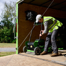 Аккумуляторная самоходная газонокосилка Greenworks GC82LM30S (без АКБ и ЗУ)