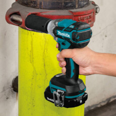 Гайковерт ударный MAKITA DTW 285 Z в кор. + АКЦИЯ (АКБ BL1830 и ЗУ DC18RC)