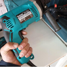 Дрель ударная Makita HP 1630 K в чемодане