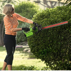 Кусторез аккумуляторный Greenworks G40HT61 40В