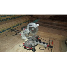 Торцовочная пила Metabo KGS 216 M