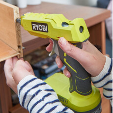 Пистолет аккумуляторный термоклеевой RYOBI R18GLU-0 (без батареи)