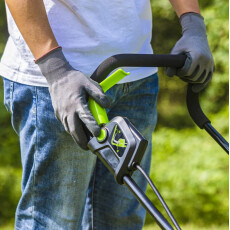 Аккумуляторная газонокосилка Greenworks GD24LM33K4 24В (в комплекте АКБ + ЗУ)