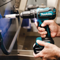 Аккумуляторная ударная дрель-шуруповерт MAKITA DHP 485 SYE в чем.
