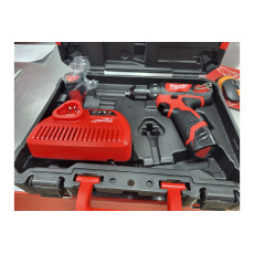 Аккумуляторная дрель-шуруповерт Milwaukee M12 BDD-202C