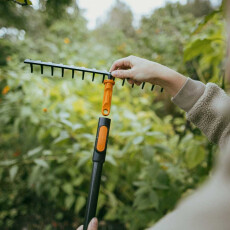 Грабли для грунта Fiskars OneClick 36 см