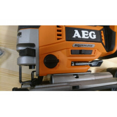 Лобзик AEG BST18BLX-0 (без батареи)