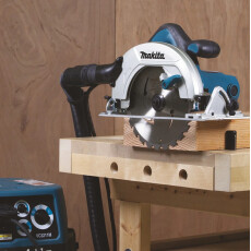 Дисковая пила MAKITA HS7601J в чем.