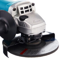 Одноручная углошлифмашина MAKITA 9558 HNR в коробке