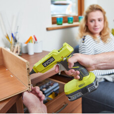 Пистолет аккумуляторный термоклеевой RYOBI R18GLU-0 (без батареи)