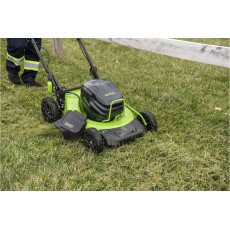 Аккумуляторная самоходная газонокосилка Greenworks GC82LM51SP2