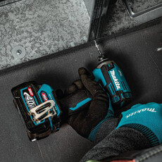 Аккумуляторный ударный шуруповерт MAKITA XGT TD003GA201 в чем. (2 АКБ 2Ач + ЗУ)