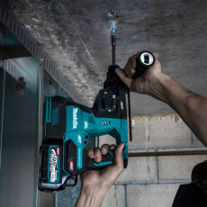 Аккумуляторный перфоратор MAKITA XGT HR001GZ в коробке