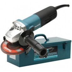 Одноручная углошлифмашина MAKITA 9557 HNK6 в чем.