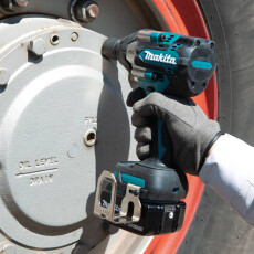 Аккумуляторный ударный гайковерт MAKITA LXT DTW700RT1J в кейсе (АКБ 5Ач + ЗУ)