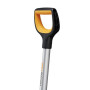 Лопата-скрепер снеговая c изогнутой ручкой X-series FISKARS (1530x533)