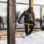 Лопата-скрепер снеговая c изогнутой ручкой X-series FISKARS (1530x533)