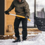 Лопата-скрепер снеговая c изогнутой ручкой X-series FISKARS (1530x533)